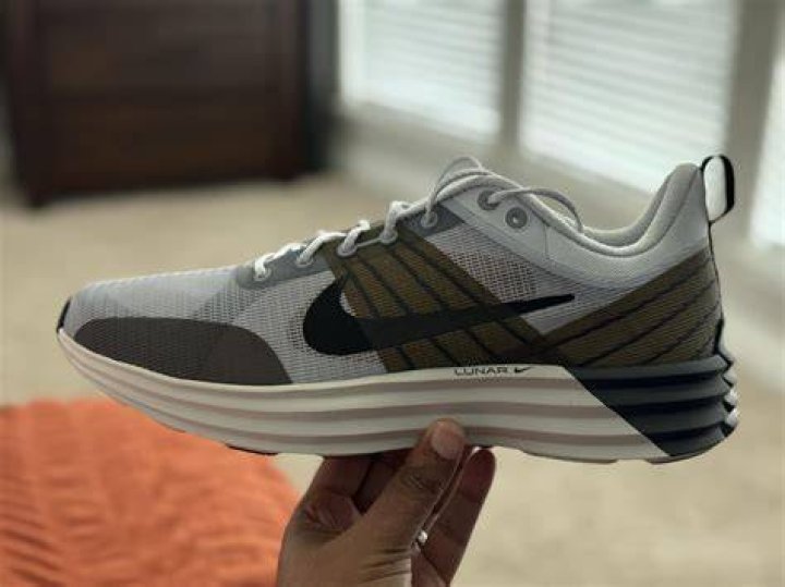 Nike Lunar Roam “Pure Platinum/Desert Moss” Coming Soon