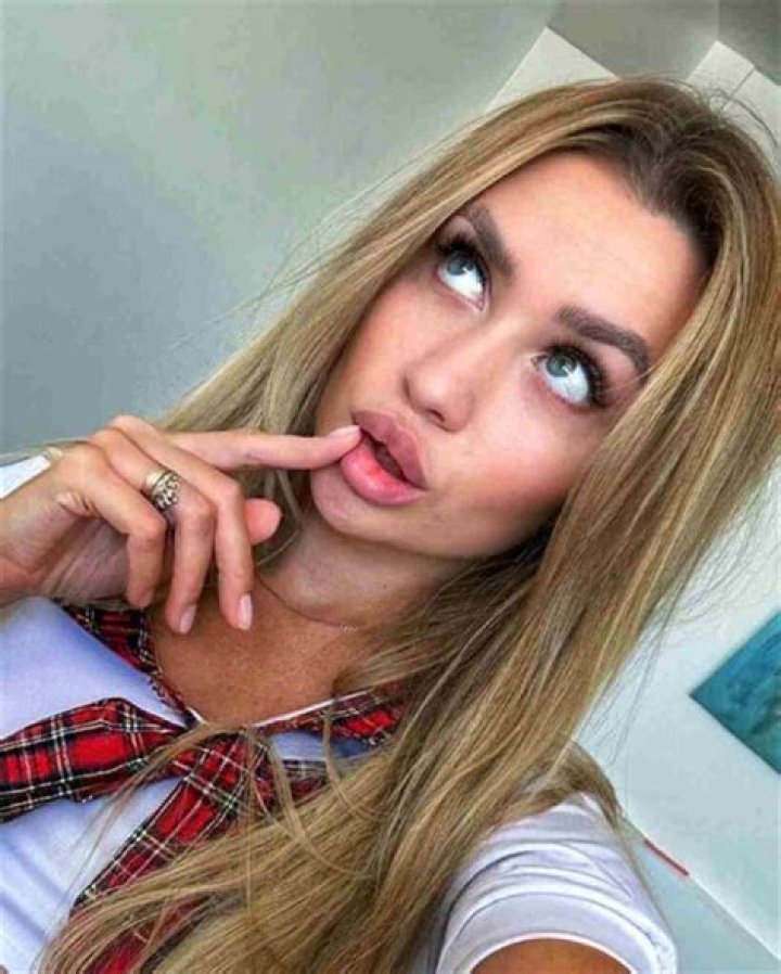 
Plumbella Height, Weight, Net Worth, Age, Wiki, Who, Instagram, Biography 