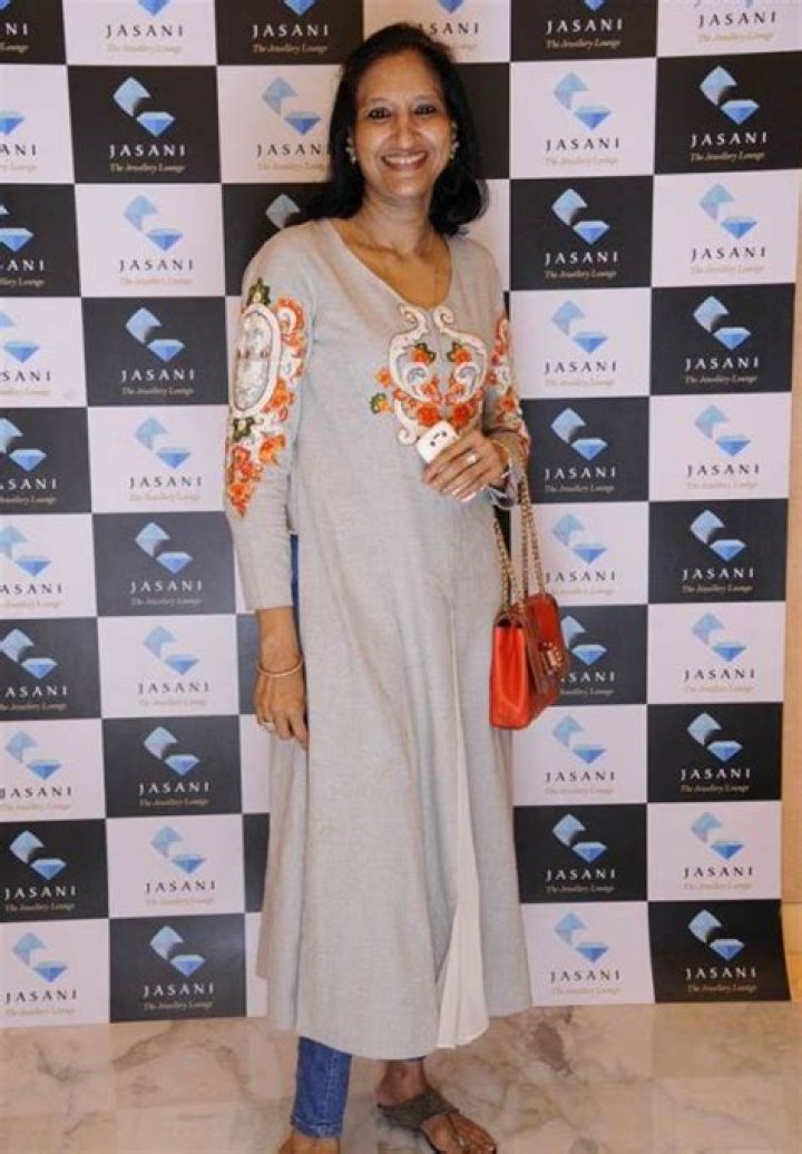 Rekha Jhunjhunwala height