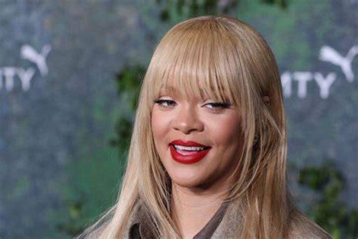 Rihanna Changes Her Instagram Profile Picture, Sparks Fan Speculation