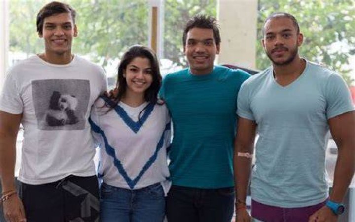 Rohitha Rajapaksa with his spouse and brothers