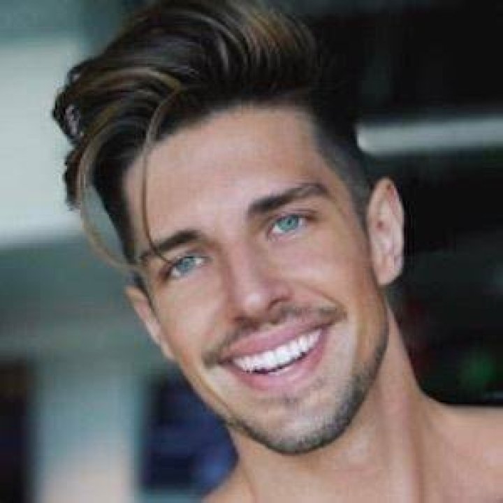 Ryan Greasley (Model) - Age, Birthday, Bio, Facts, Family, Net Worth, Height & More