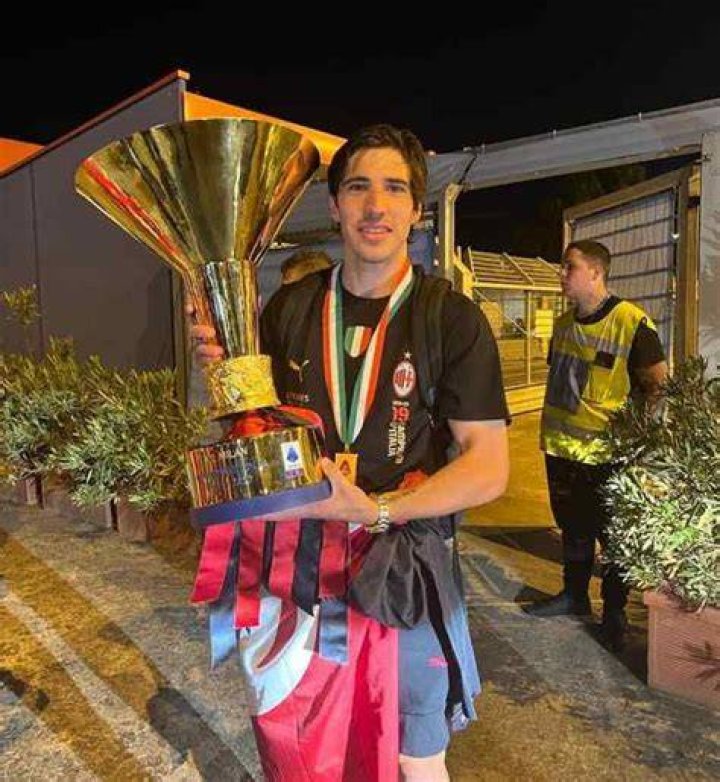 Sandro Tonali Biography, Age, Height, Wife, Net Worth, Family