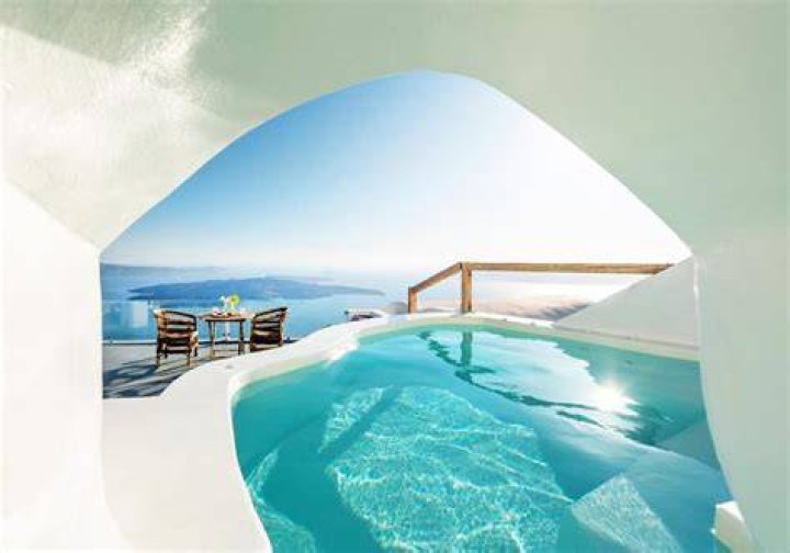 Santoroni Pictures White Hotel