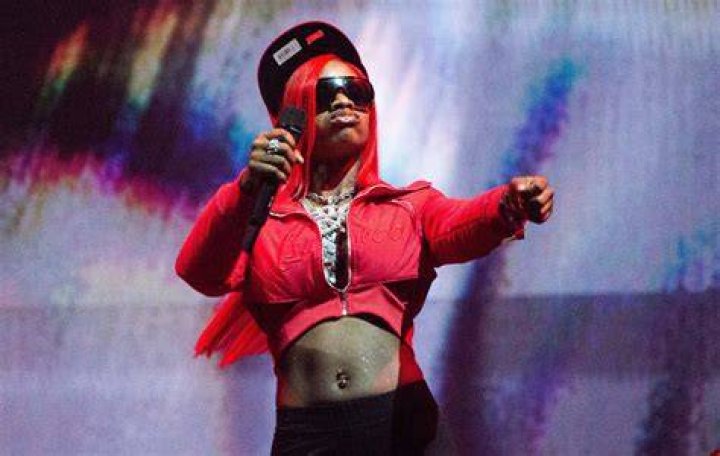 Sexyy Red Previews Questionable Lyrics, Does The Splits On Tour