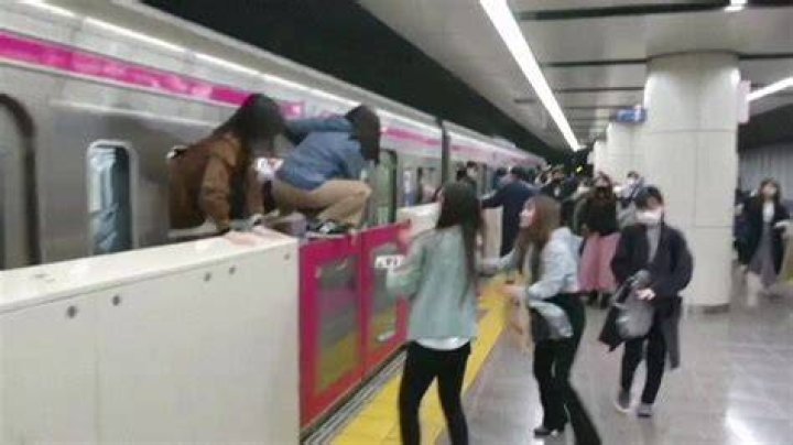 Tokyo Train Attack Passengers Running Away