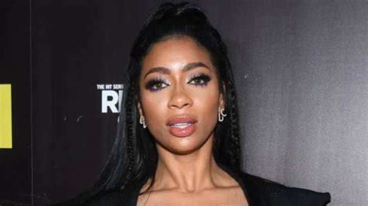 Tommie Lee Goes Very NSFW With Topless Pic