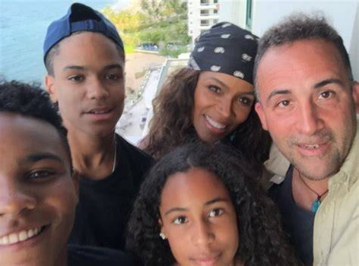 Toni Yates Biography, Age, Height, Husband, Net Worth, Family