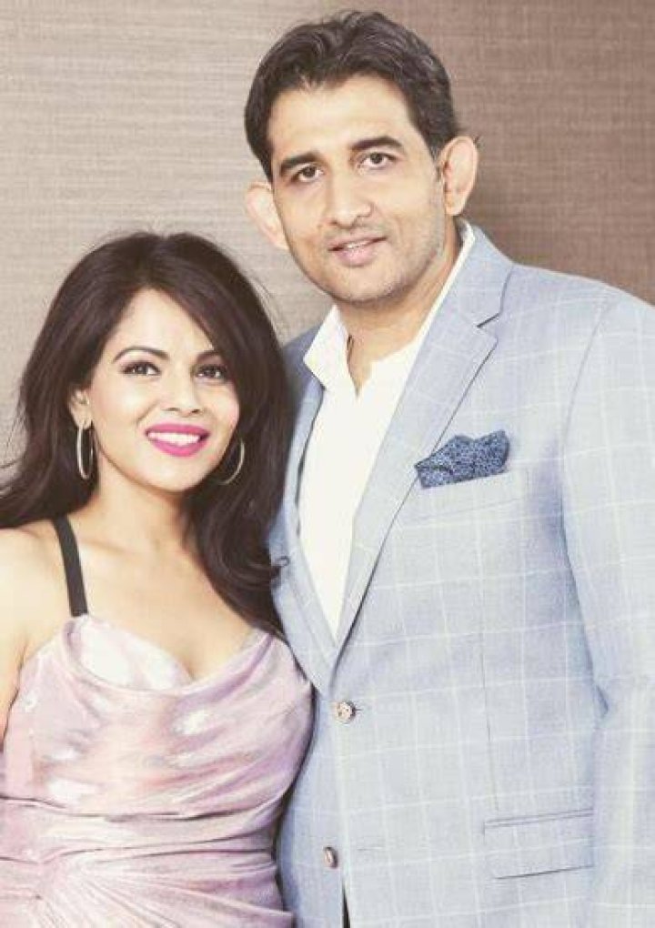 Vikas Thapar Wife, Girlfriend Name & Relationships