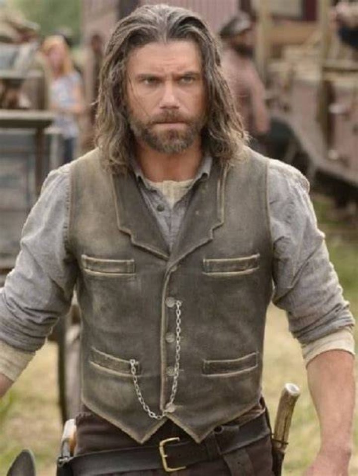 What nationality is Anson Mount?