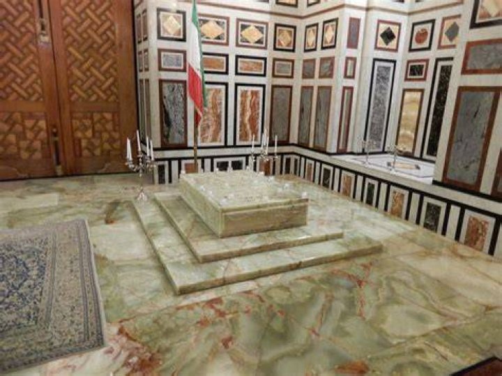 Where is Shah of Iran buried?