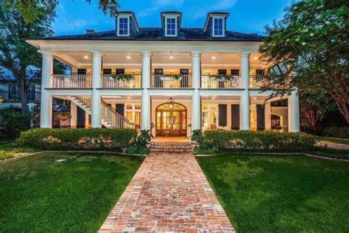 Which Dallas housewives live in Highland Park?